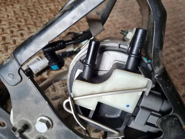 Filtro de combustível Nissan Qashqai OEM 4EA1B - Usado image 4