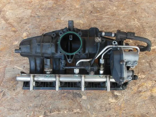 AUDI A4 B7 2.0 TFSI Ansaugkrümmer 06F133482 image 2