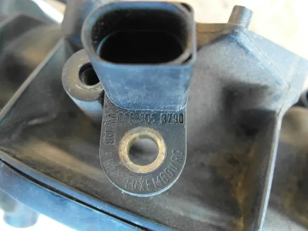 AUDI A4 B7 2.0 TFSI Ansaugkrümmer 06F133482 image 5