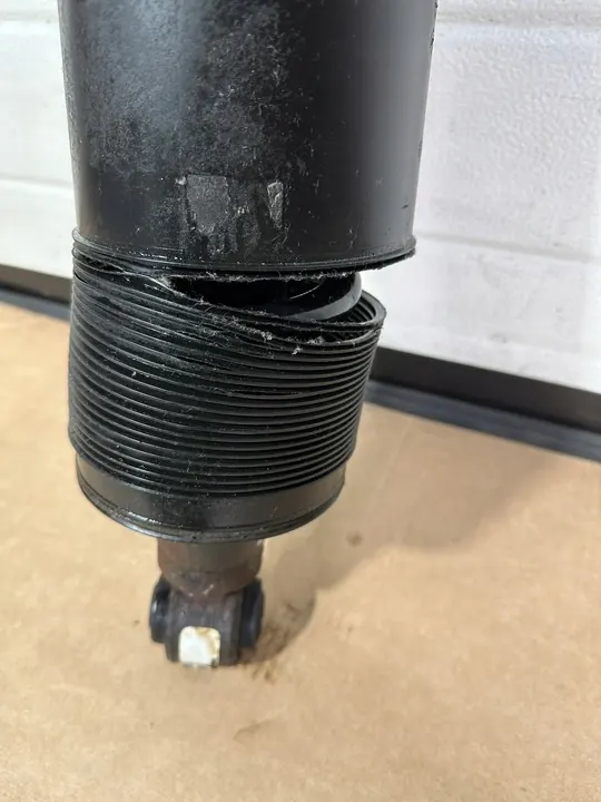 Vänster bakdämpare, Mercedes SL R230, OEM A2303200213 image 4