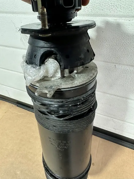 Vänster bakdämpare, Mercedes SL R230, OEM A2303200213 image 8