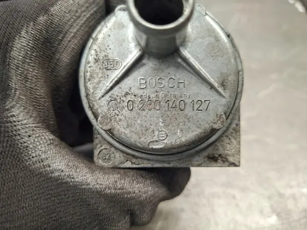 Soupape d'air Mercedes-Benz OEM 0280140127 pour W123 image 3