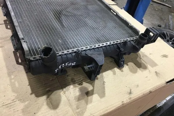 Radiador de agua VW TRANSPORTER V (T5) 2.46L diésel image 3