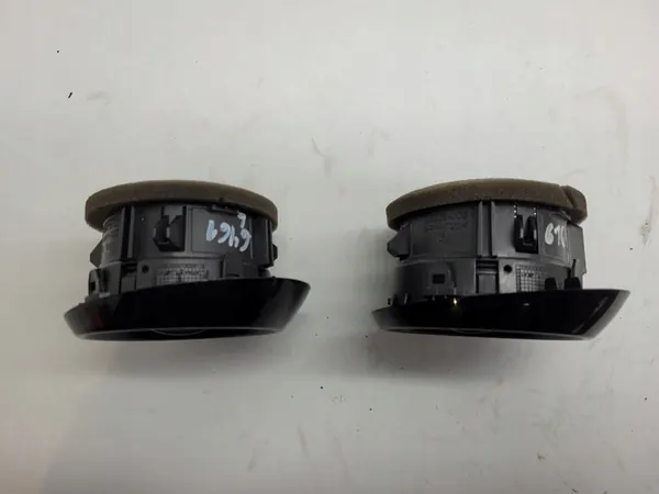 Grelha de Ventilação Esquerda Direita Renault Clio IV 687601310R image 2