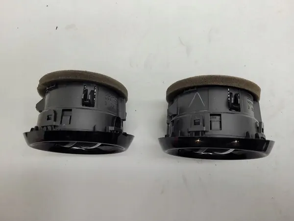 Grelha de Ventilação Esquerda Direita Renault Clio IV 687601310R image 4