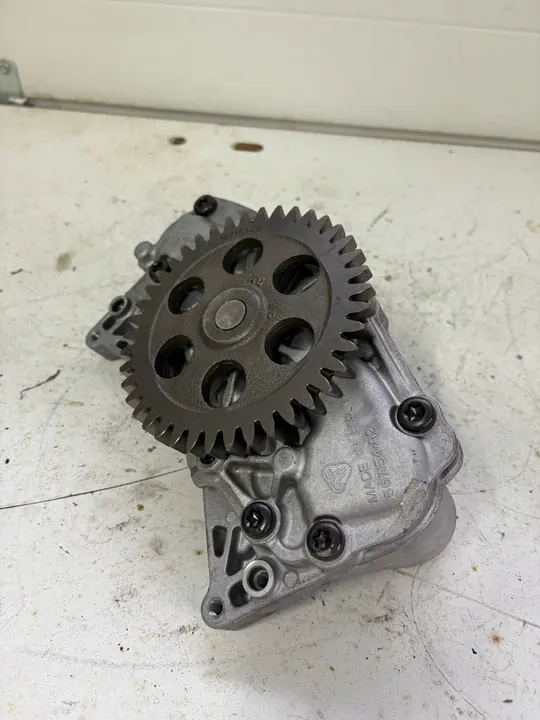 Bomba de óleo Volvo FH4 FH5 OEM 23297893 image 2