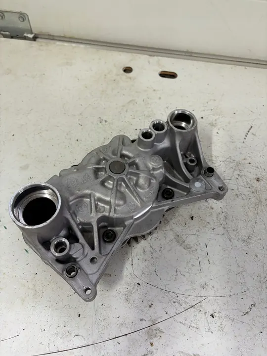 Bomba de óleo Volvo FH4 FH5 OEM 23297893 image 4