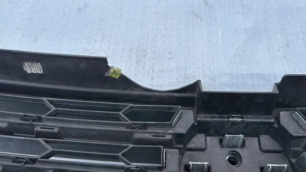 Volkswagen Touareg Front Grill 2014-2018 OE 7P6853651J image 3