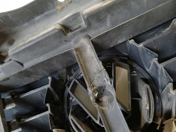 VW PASSAT B5 2002 Front Grill 3B0807231 image 6