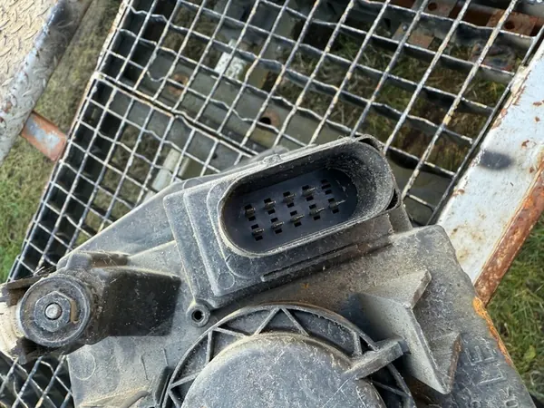 Farol esquerdo Volkswagen Transporter T5 image 8