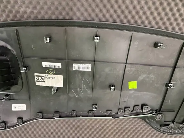Tesla Model S kojetaulun yläosa OEM 100225405GVV image 7