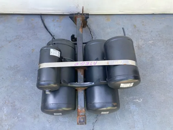Mercedes Atego II Luftbehälter OEM A3754322101 Set image 3