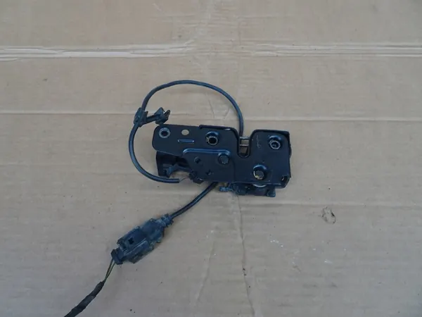 AUDI A4 B8 Motorkap Slot 8K0823509F image 3