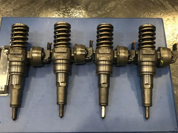 Bomba de inyección OEM 038130073BJ para VW Passat B6 2.0 TDI image 2