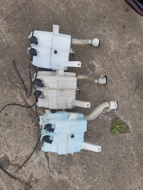 Toyota Prius III spolarbehållare OEM - Begagnad image 2