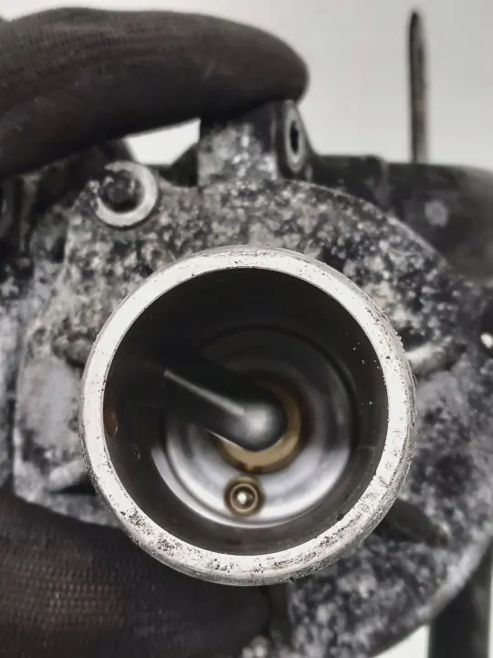 Carcaça do termóstato Porsche OE OEM 1110491 - Usado image 5