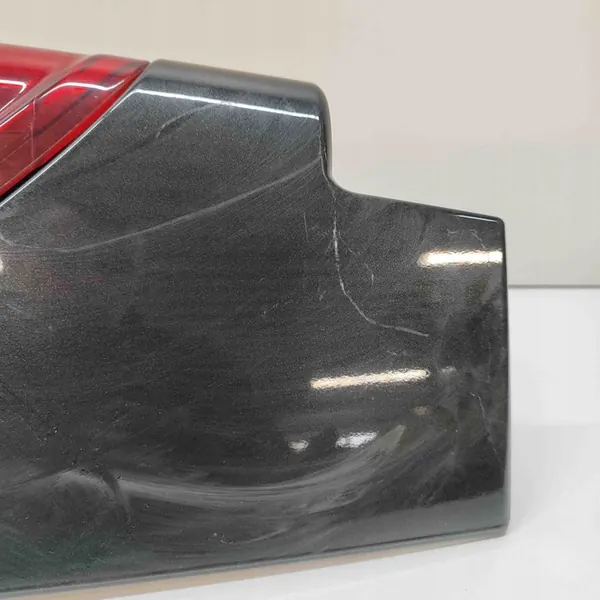 Opel Vivaro 2015 Luz trasera derecha image 4