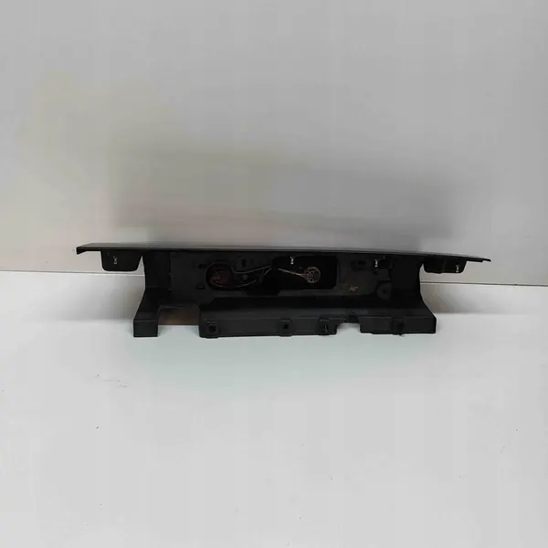 Opel Vivaro 2015 Luz trasera derecha image 5