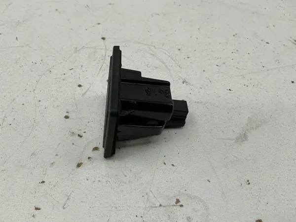 Mercedes-Benz A W176 2016 Luz de placa image 2