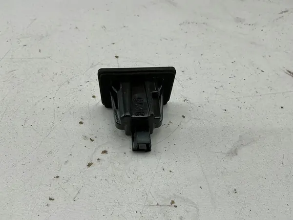 Mercedes-Benz A W176 2016 Luz de placa image 3