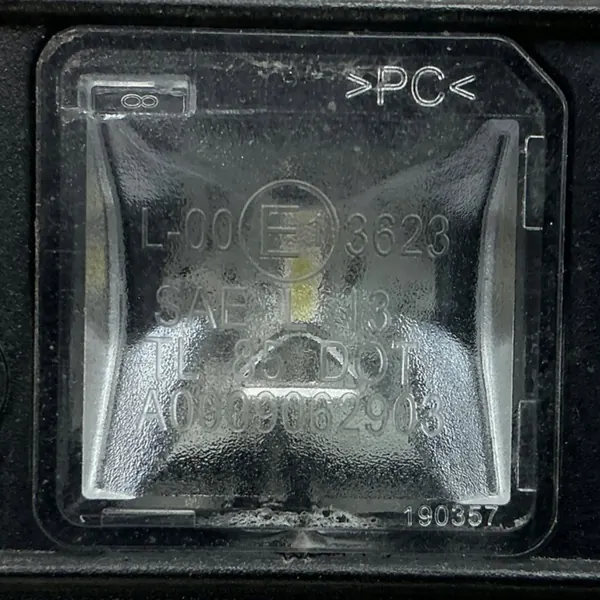 Mercedes-Benz A W176 2016 Luz de placa image 6