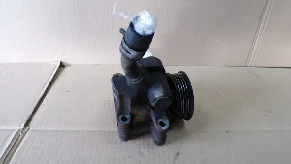 Pompe de direction FIESTA MK6 1.4 TDCI OEM image 4