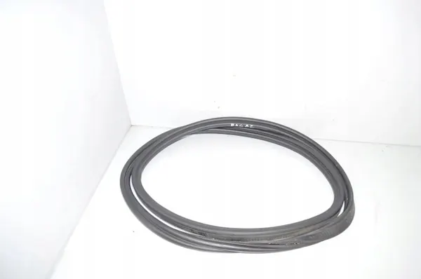 Junta maletero BMW F40 OEM 7456073 - Usado image 2
