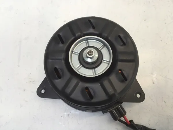 Jäähdytinpuhaltimen moottori Honda OE 268000-2430 image 3