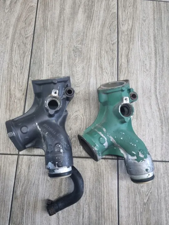 Vesipumpun kyynärpääkanta OEM 20539684 Volvo-kuorma-autoille image 2