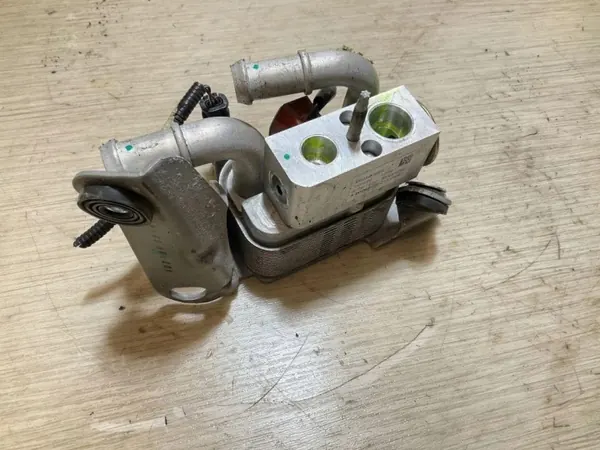 Peças do compartimento motor Volvo OEM 32260322 1.5L image 3