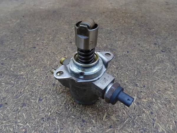 Bränslepump AUDI A3 8P GOLF VI LEON II SCIROCCO 1.4 TFSI 03C127026E image 4