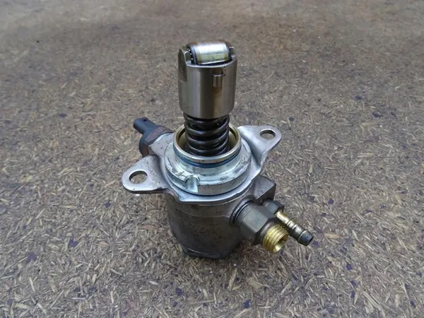 Bränslepump AUDI A3 8P GOLF VI LEON II SCIROCCO 1.4 TFSI 03C127026E image 5