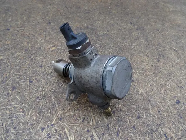 Bränslepump AUDI A3 8P GOLF VI LEON II SCIROCCO 1.4 TFSI 03C127026E image 6