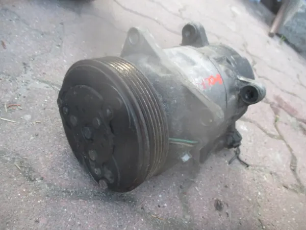 VW Golf 4 Bora 1.4 16V Airco Compressor image 2