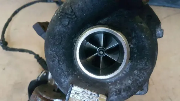 Audi OE 03L145702E Turboaggregat image 7