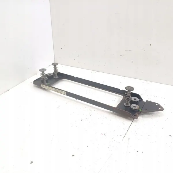 Ilmajousituksen kompressorin kiinnike 6785505 image 3