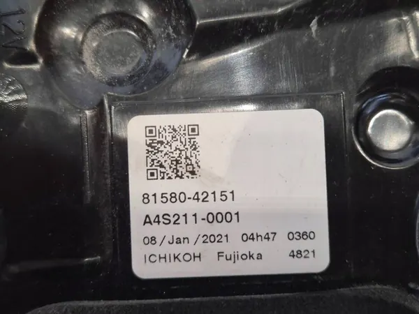 Rav4 V 19 - bakre höger lampa för baklucka image 5