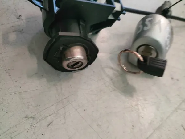 Inserção de Fechadura BMW E90 OEM - Titansilber image 3