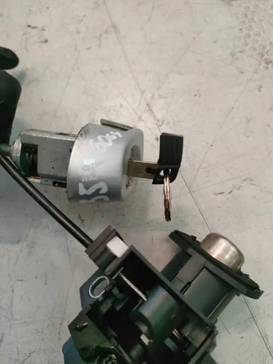 Inserção de Fechadura BMW E90 OEM - Titansilber image 5