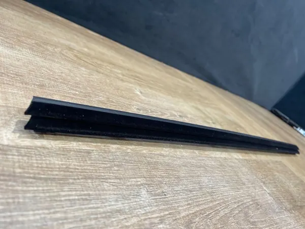 Dörrtätning OEM HK8325860AB för Jaguar F-Pace image 2