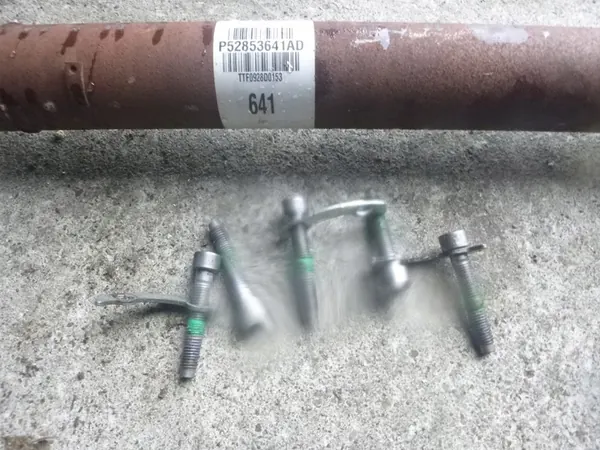 Drivaxel JEEP GRAND CHEROKEE WK2 3.6B P52853641AD image 2