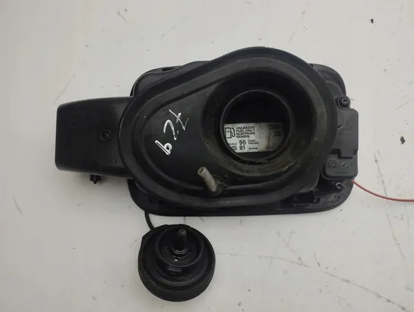 Audi A6 S6 C7 2018 Bränsletanklock OEM 4G0809906C image 8