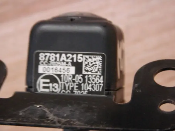 Câmera de estacionamento dianteira Mitsubishi Eclipse Cross OEM 8781A215 image 3