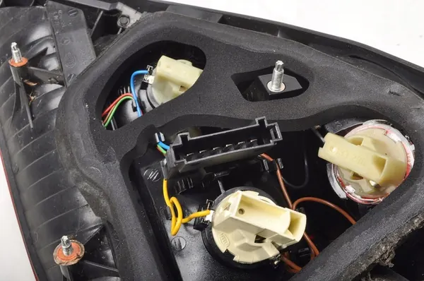 Luz trasera izquierda Mercedes-Benz A1718200564 image 8