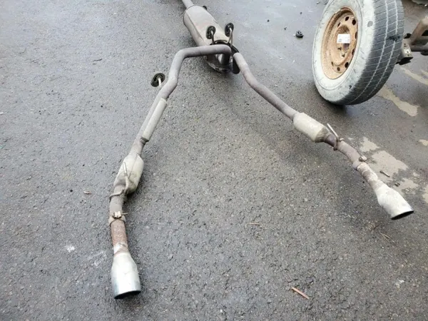 Dodge RAM Auspufftopf OEM 55398327AF - Gebraucht image 3