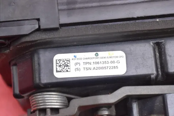 Latausportin Pistoke OEM 1061353-00-G Tesla Model X image 5