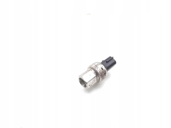 Sensor presión A/C Ford OEM HG1A-19D594-AA Usado image 3