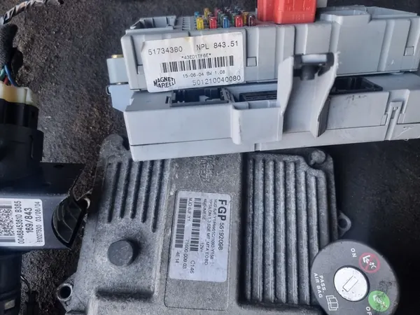 Unité de contrôle moteur Lancia Ypsilon 55192098 image 2