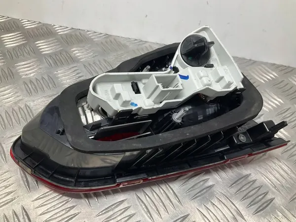 Luz Trasera Derecha VW Golf VII 5G0945094 image 7