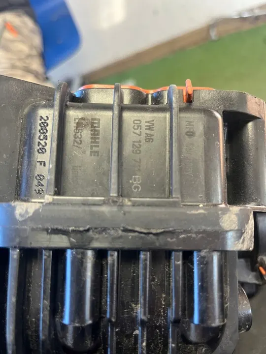 VW AUDI 3.0 TDI Coletor de admissão 059145762K image 4